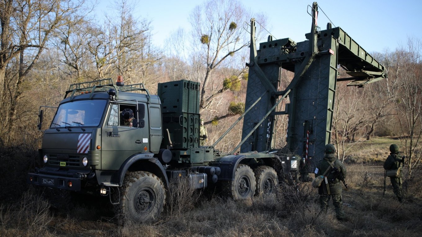 Defense Express, TMM-3M2 heavy mechanized bridges were spotted near Ukraine