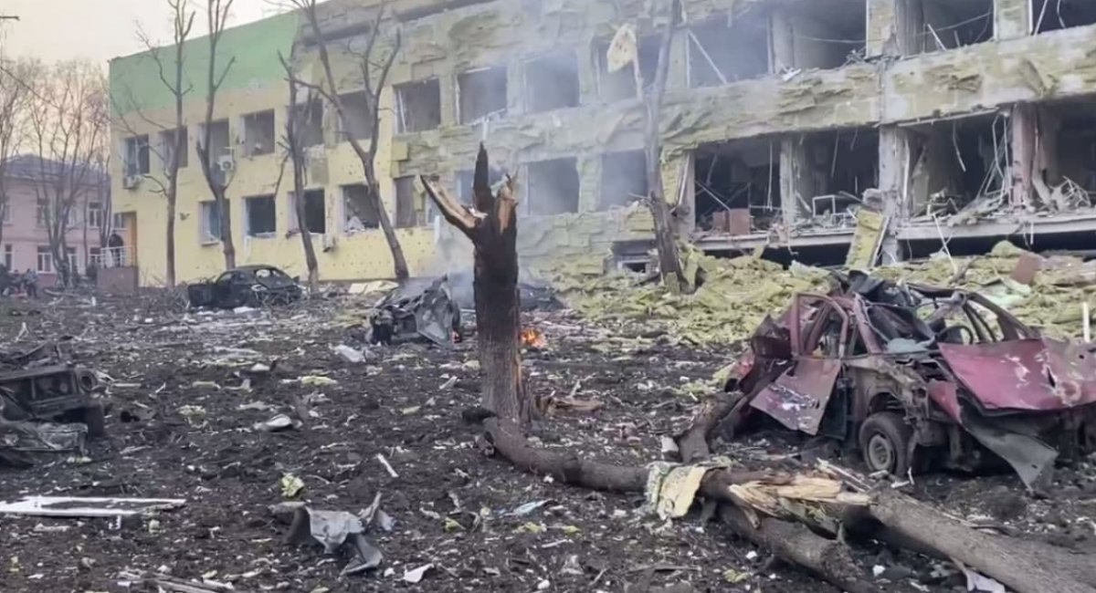 Maternity Hospital in Mariupol after airstrike, Day 21st of Ukraine's Defense Against Russian Invasion, Defense Express