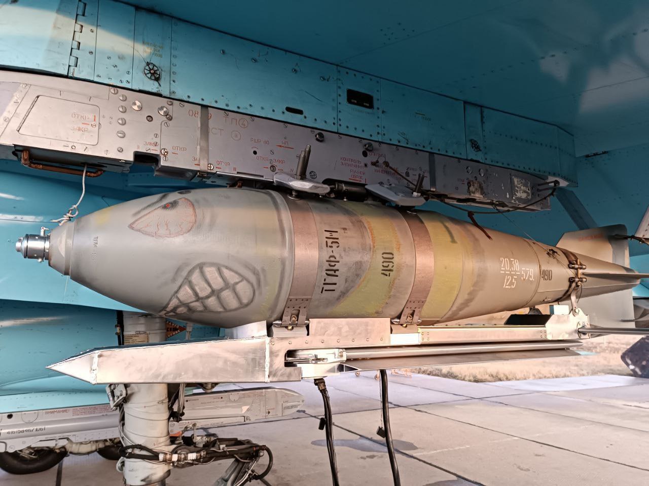 One of the first photos of an air bomb enhanced with a UMPK guidance and flight adjustment kit