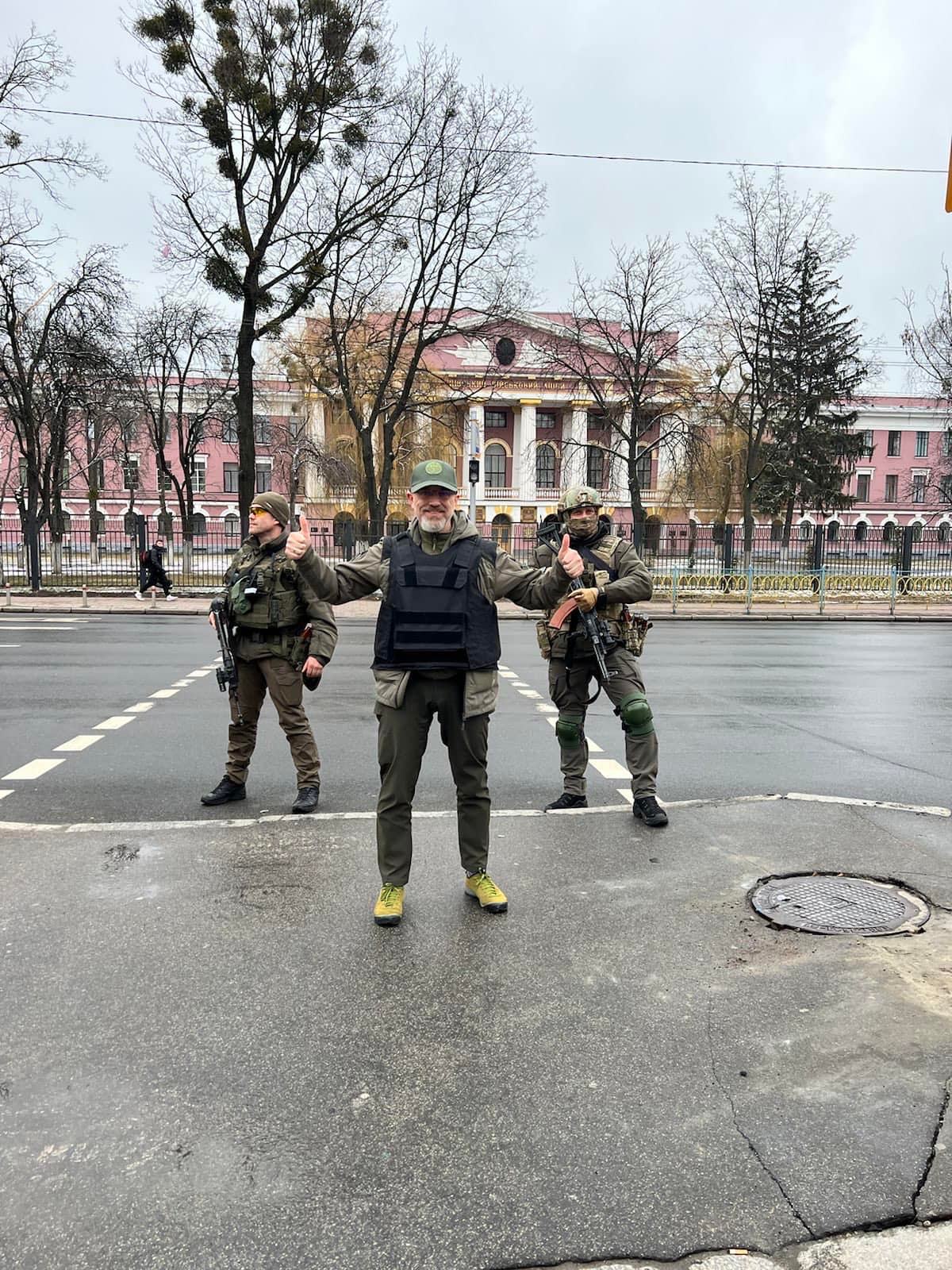 Defense Express / The Minister of Defense Oleksii Reznikov in the streets of Kyiv / Day Six of Ukraine's Defense Against Russia and the Unprecedented Measures on Diplomatic Front