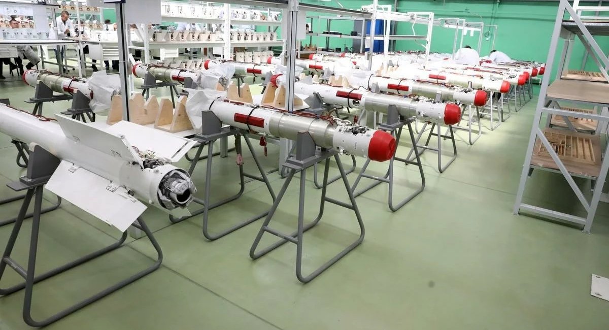 Illustrative photo: assembly line of R-74 (RVV-MD) air-to-air missiles at Kurganpribor / Defense Express / Defense Sector Keeps russian Industry Afloat, Local Media Write Revealing Deeper Problems