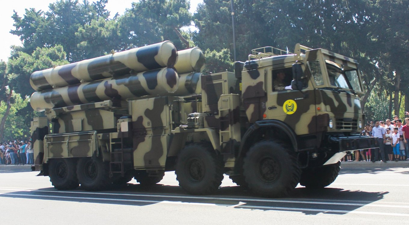 Turkish-made TRG-300 Kasirga MLRS in service with Azerbaijani forces / Turkish-made TRG-300 Kasirga MLRS in service with Azerbaijan / Defense Express / Azerbaijan Considers Lifting Embargo Military Aid to Ukraine: What Weapons Baku Could Send