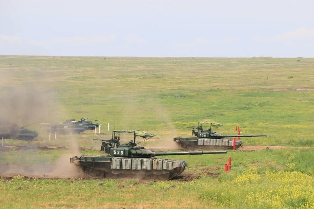 Russia’s Bizarre Reactive Armor: Barbeque Cages and Side Bags Really Help?, Defense Express, war in Ukraine, Russian-Ukrainian war