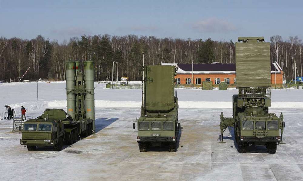 Left to right: the launcher, the 92N6E engagement radar and the 92L6E acquisition radar