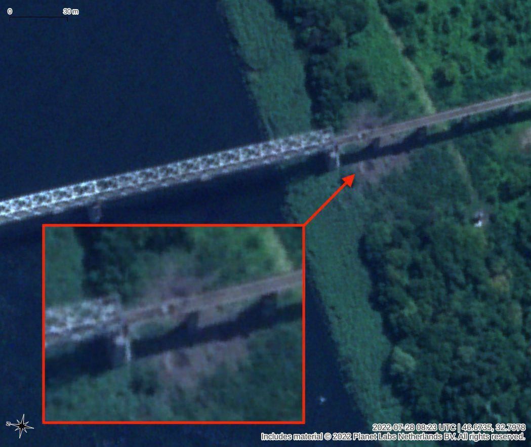 Satellite images of the Antonivskyi railway bridge over Dnipro River after Ukrainian strike, Defense Express