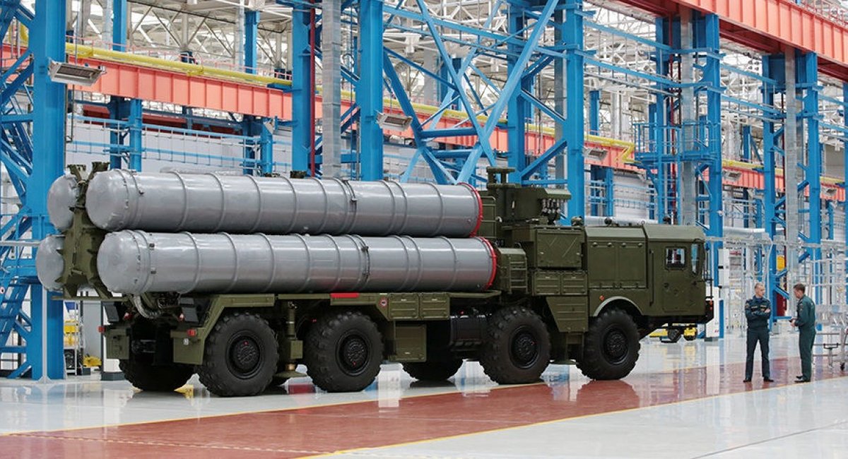 Illustrative photo: a new S-400 is rolled out of the workshops at Almaz-Antey