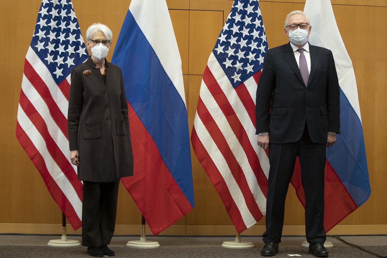 US-Russian talks on security guarantees in Geneva: US warns Russia against invading Ukraine, Defense Express