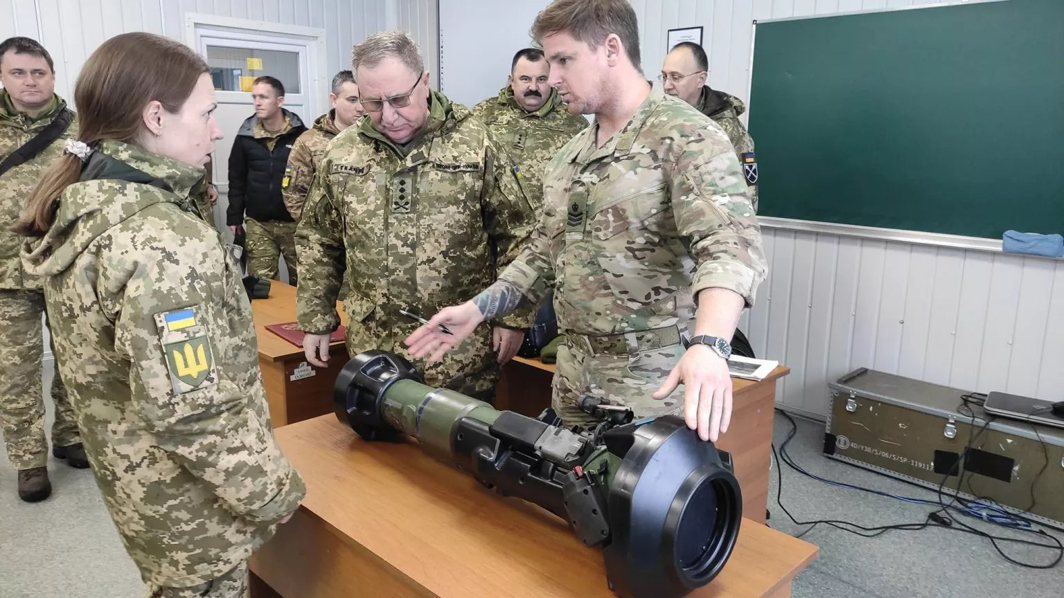 Britain And The US To Conduct Training Courses For Ukraine Soldiers to Use New Armament Including New 155mm M777 Howitzers and Armored Vehicles, Defense Express, war in Ukraine, Russian-Ukrainian war