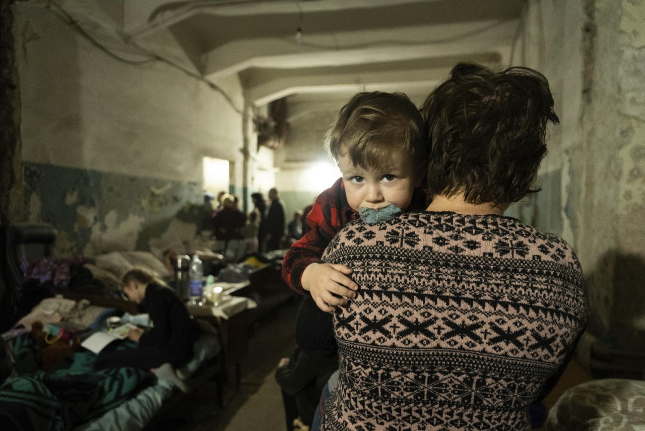 Defense Express / Hundreds of civilians are hiding from Russian daily shelling in the underground of the 
