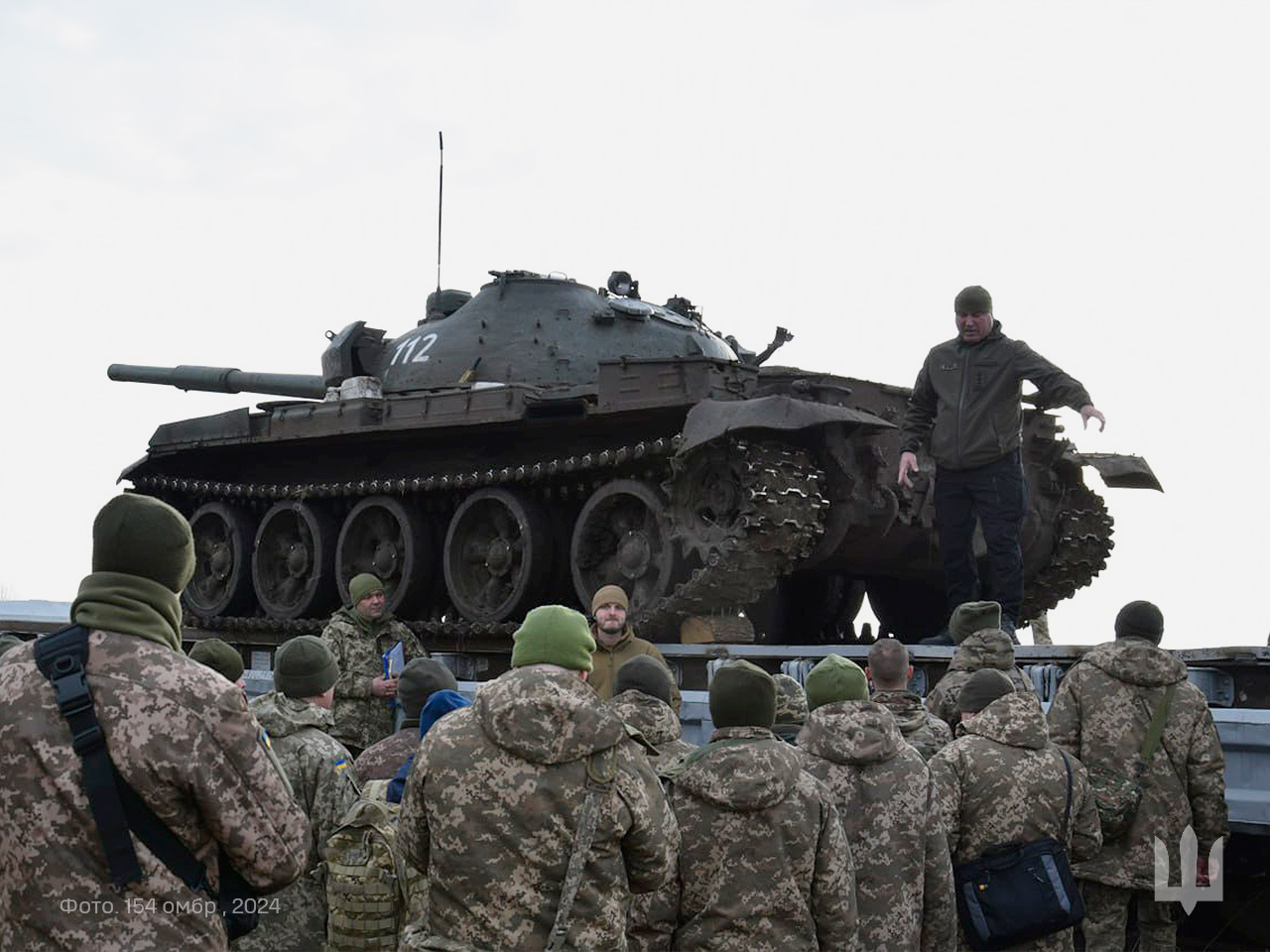 Captured T-62M tank, 2024 Defense Express Modified T-62 Tanks with the “Barbecue Grille” Armor and Kontakt-1 Blocks Prepare for Potential Deployment Against russian Forces (Photos)