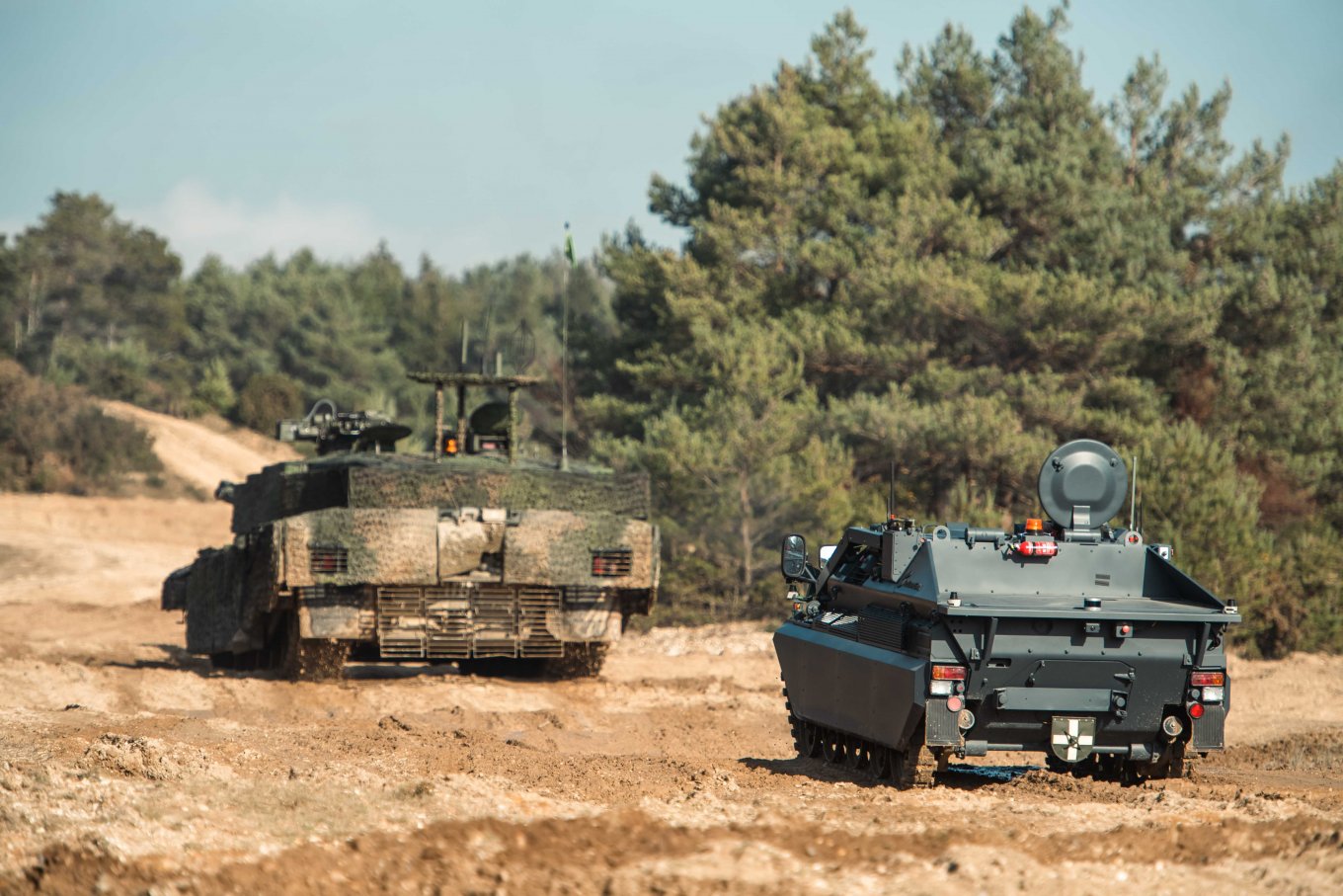 Tests with heavy ground robotic systems in the UK / Defense Express / Drones As 80% of the Army: UK is Radically Changing its Military Doctrine Based on Ukraine's Experience