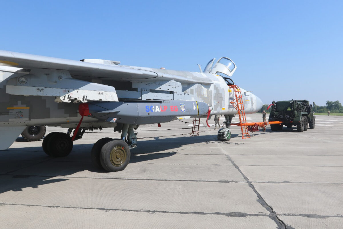 Storm Shadow/SCALP-EG cruise missile under the wing of a Su-24M bomber / Defense Express / Britain has No Objection to Ukraine's Use of Western Weapons to Strike Inside russia