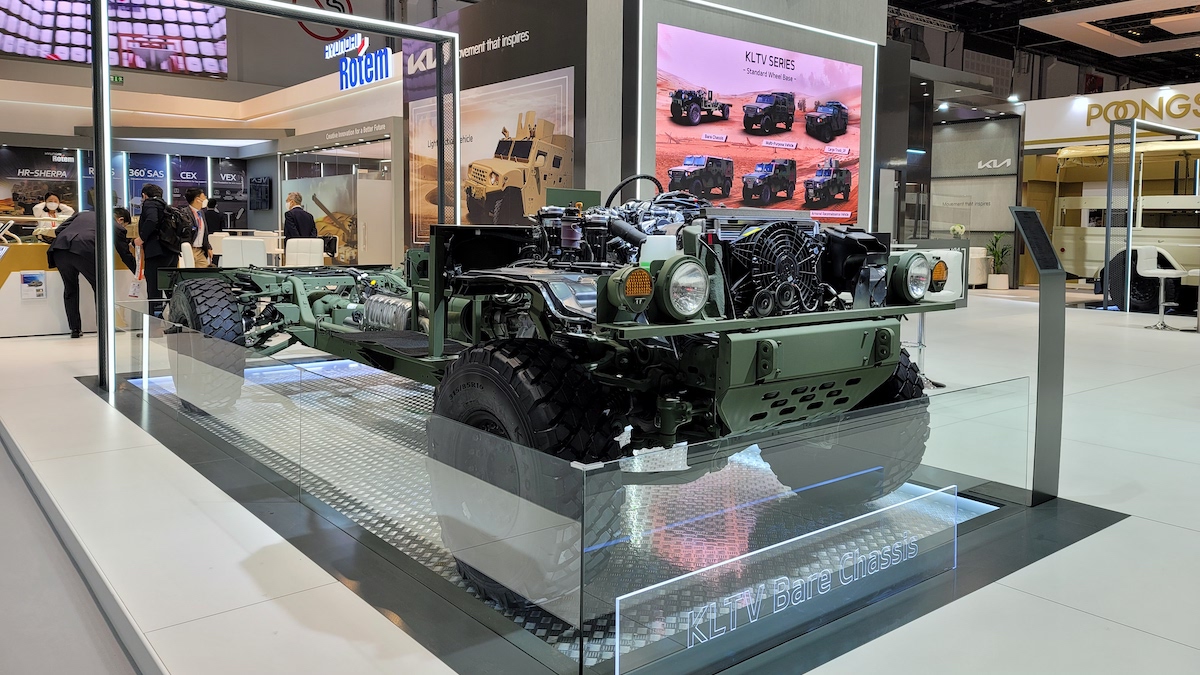 UK May Replace Land Rover Defenders with South Korean KLTVs — Could Ukraine Receive Old Vehicles?, Defense Express