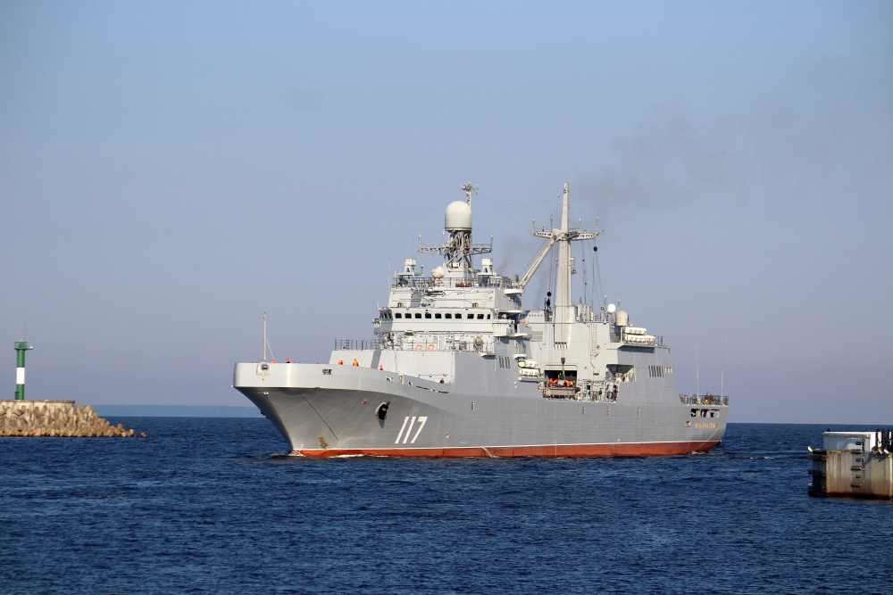 russia Wants to Sign Contract for Two Large Land Ships of Project 11711 This Year, Defense Express