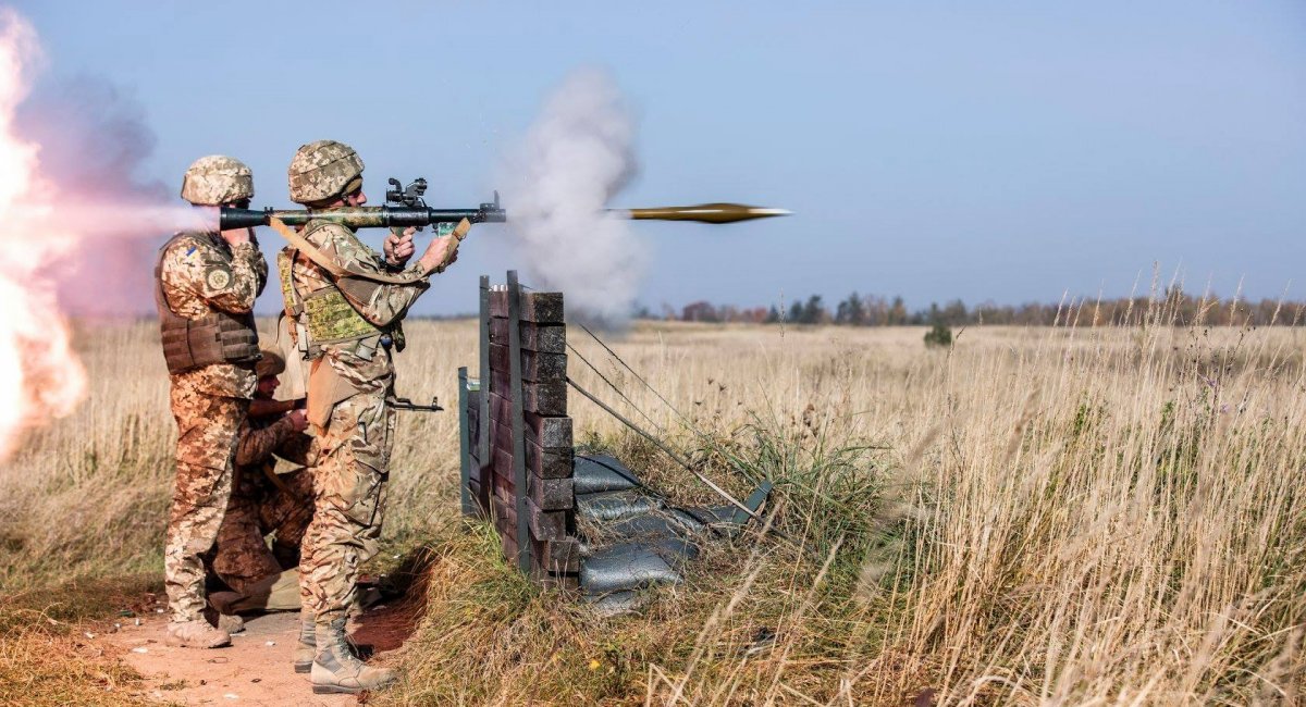 Close-up RPG-7 Shot By Ukraine’s Fighter Destroys russia’s BMP-2 (Video), Defense Express, war in Ukraine, Russian-Ukrainian war