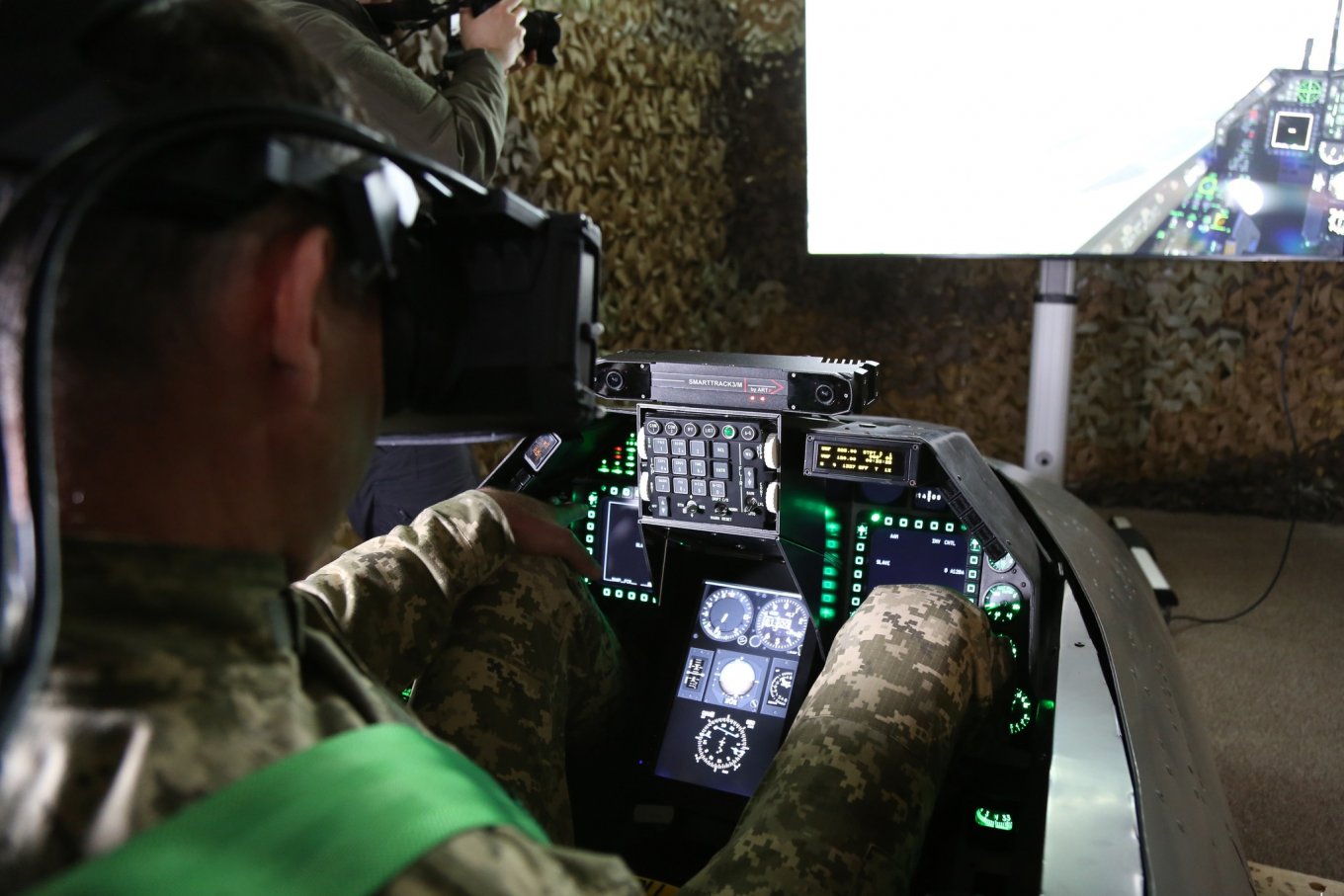 Ukrainian Military Shares Impressions of F-16 Simulator Handed Over by Czechia, Defense Express