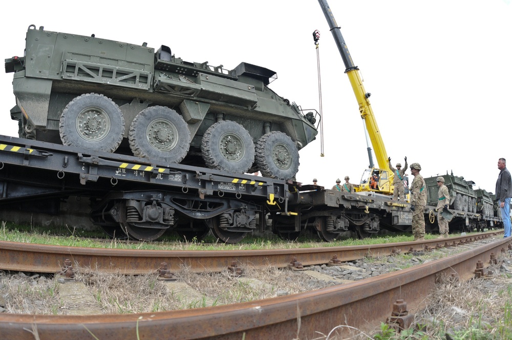 A U.S. Army Stryker armored personnel carrier is loaded onto a train in Romania / Defense Express / Romanian Railway Problem Can Paralyze All of NATO Logistics