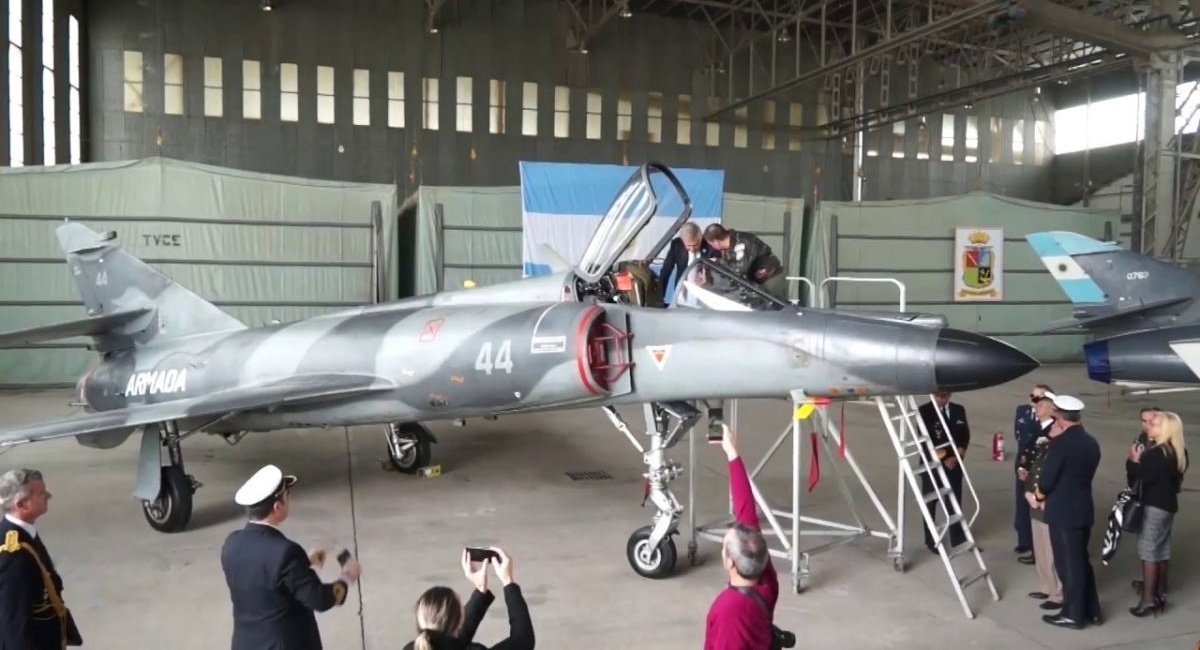 The Argentine military during the decommissioning of Super Etendard aircraft, May 2023 Defense Express 901 Days of russia-Ukraine War – russian Casualties in Ukraine