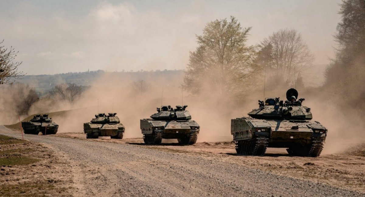 Ukrainian military during training for Swedish CV 90 BMPs / Defense Express / Ukraine Will Get Advanced MkIIIC Version of Swedish Combat Vehicle 90