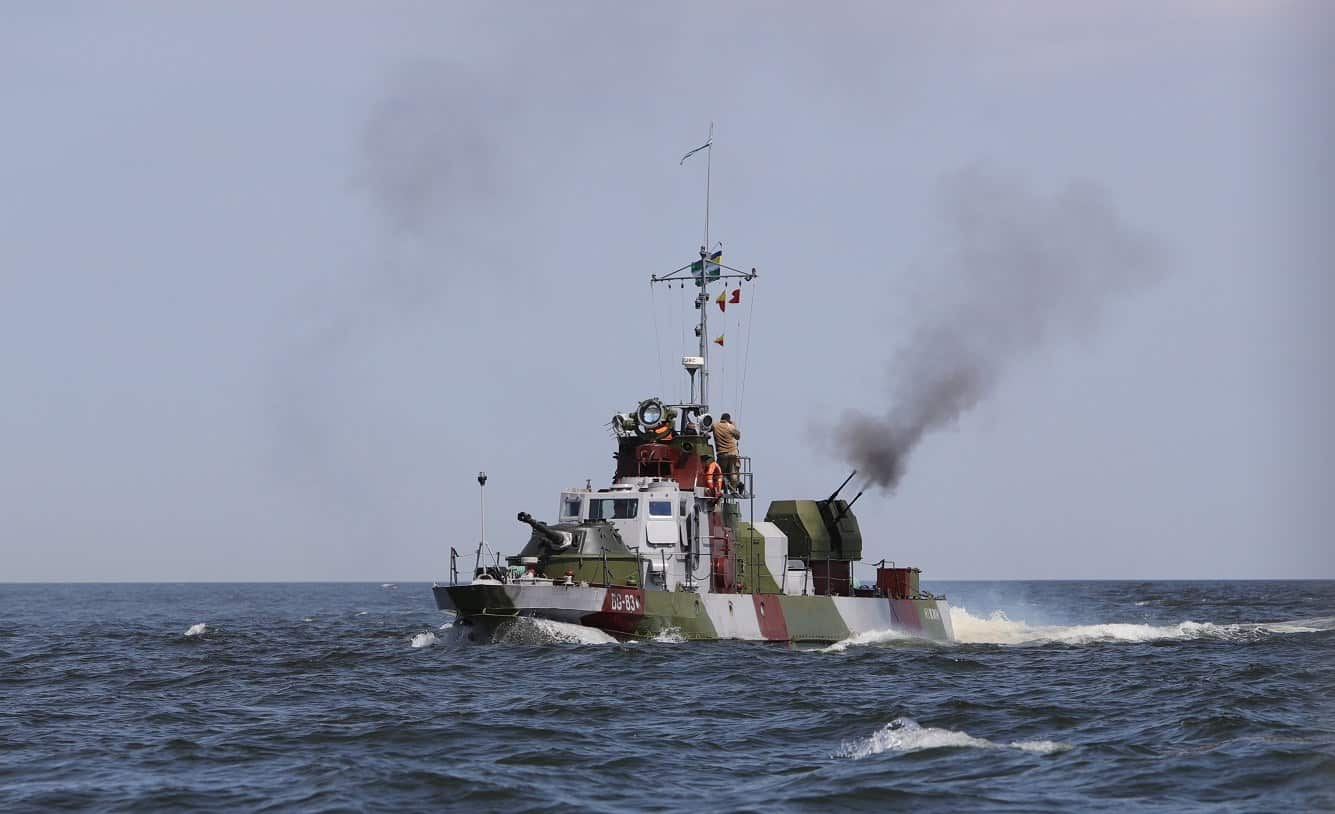 Russians Installed Ship's Anti-Aircraft Gun On the MT-LB Armored Vehicle, Defense Express, war in Ukraine, Russian-Ukrainian war