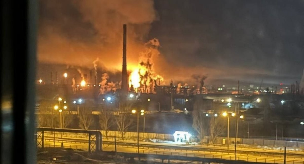 Kuybyshevsky Oil Refinery on fire after the strike overnight March 23rd, Defense Express