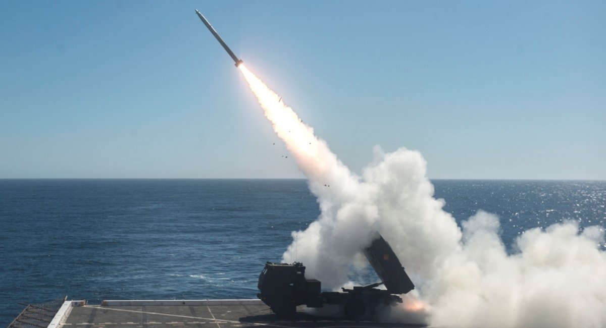 M142 HIMARS firing from deck of amphibious ship USS Anchorage (LPD-23) / Video frame from U.S. Navy