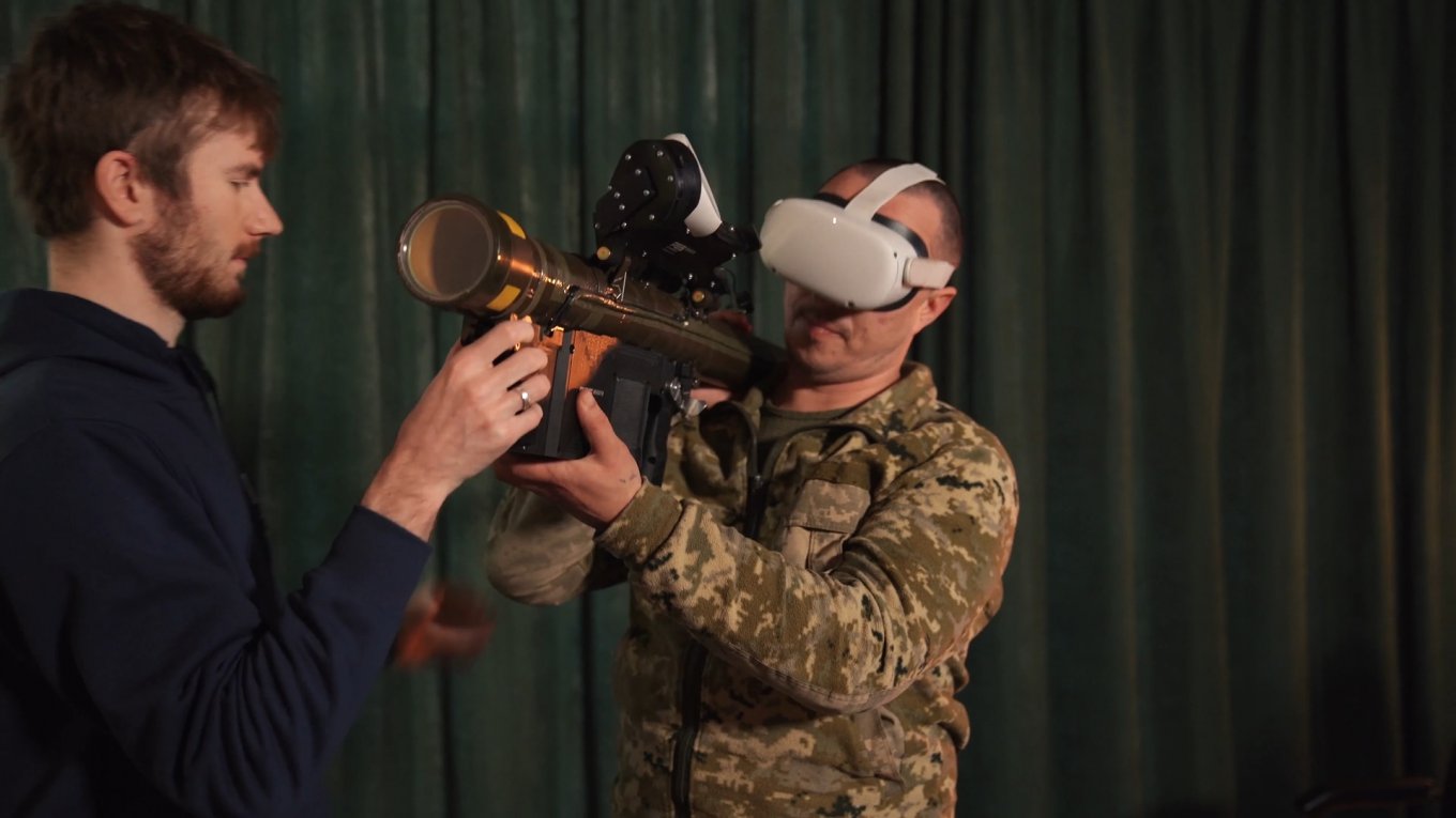 Ukrainian soldiers use the simulators to hone their skills