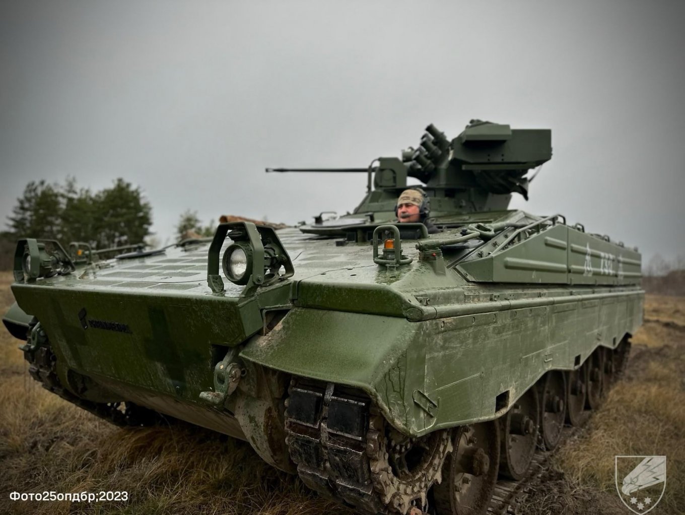 Marder infantry fighting vehicle the service with the Ukrainian Air Assault Forces / Defense Express / Substantial Aid Delivered to Ukraine, With Tanks, IFVs, HIMARS and IRIS-T Systems from Germany
