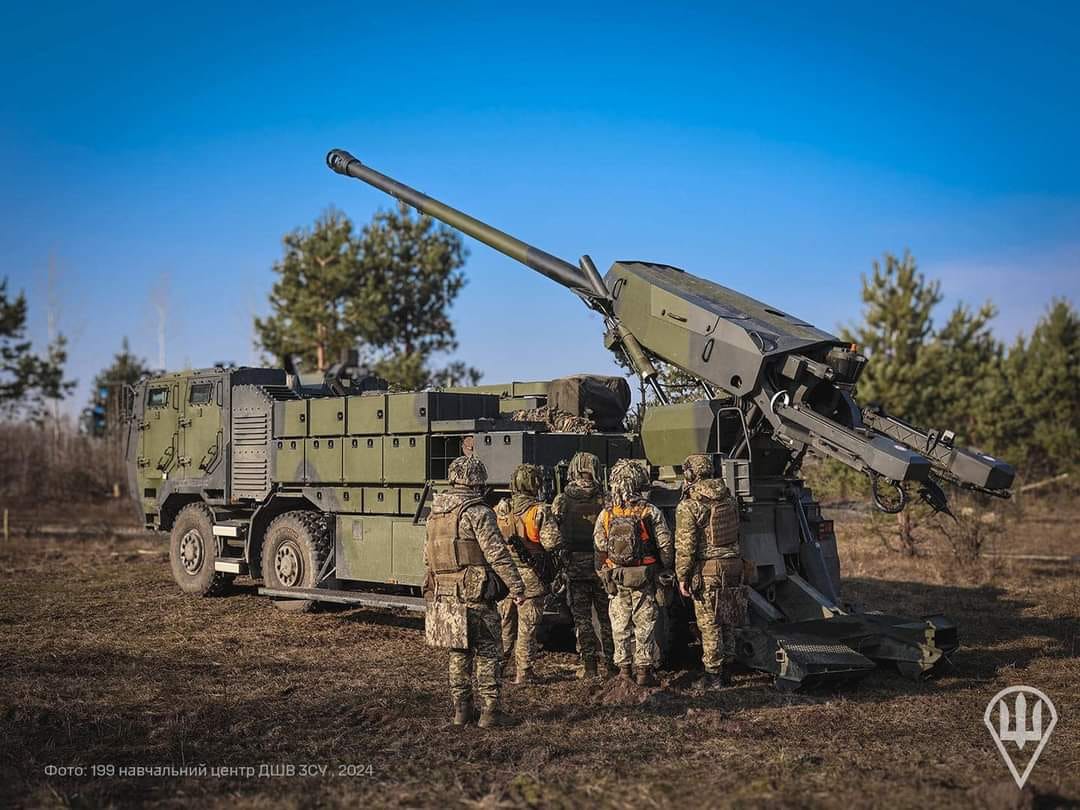 The Danish 8x8 variant, also in service with Ukrianian forces / Defense Express / Ukraine’s 19 CAESAR 8x8 Howitzers Fired 40,000 Rounds in Two Years — Impressive or Concerning?