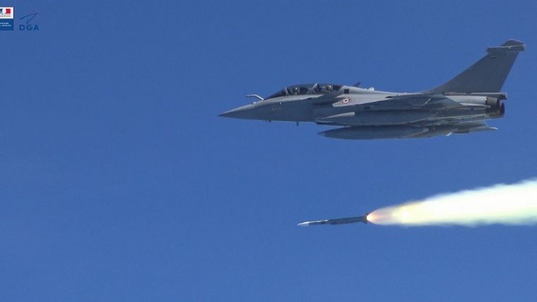 Meteor missile launch from a Rafale fighter jet