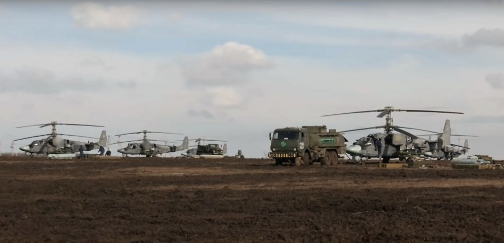 A heliport with russian Ka-52 attack rotorcraft involved in the armed invasion of Ukraine, location unknown / Defense Express / Ka-52 Pilot Commits Friendly Fire in Kursk, Gets Sent to Atone to the Frontline