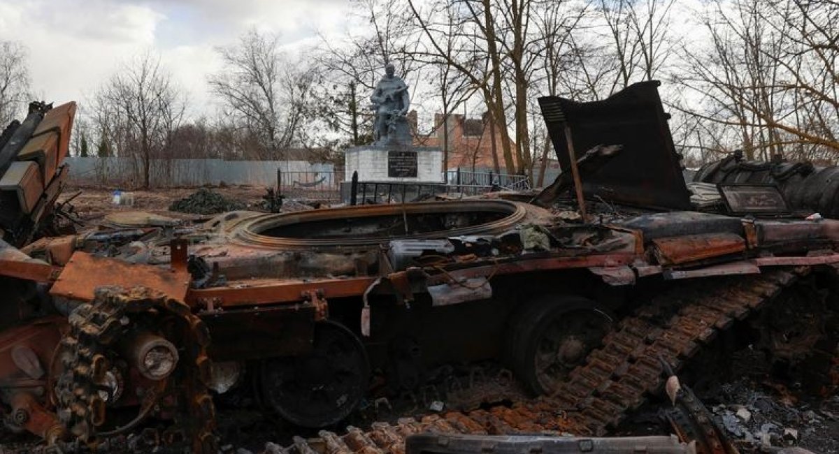 A destroyed Russian T-72 tank is seen near a damaged memorial to fallen WWII soldiers, in the village of Lukianivka liberated by Ukrainian Armed Forces, in Kyiv region, Ukraine March 27 , Defense Express