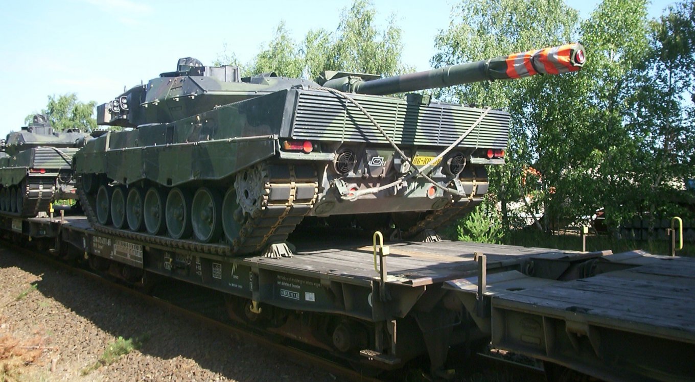 Leopard 2A6 tanks in transfer by rail / Defense Express / Romanian Railway Problem Can Paralyze All of NATO Logistics