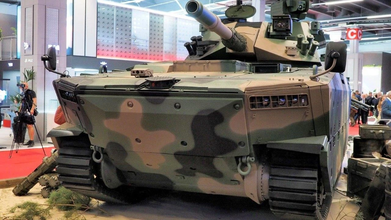 Tracked Rak variant with MSSW-120 turret / Photo credit: Defence24