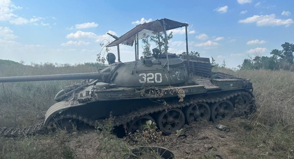 Ảnh minh họa: Một chiếc T-55 của Nga bị lực lượng Ukraine làm hư hại vào mùa hè năm 2023