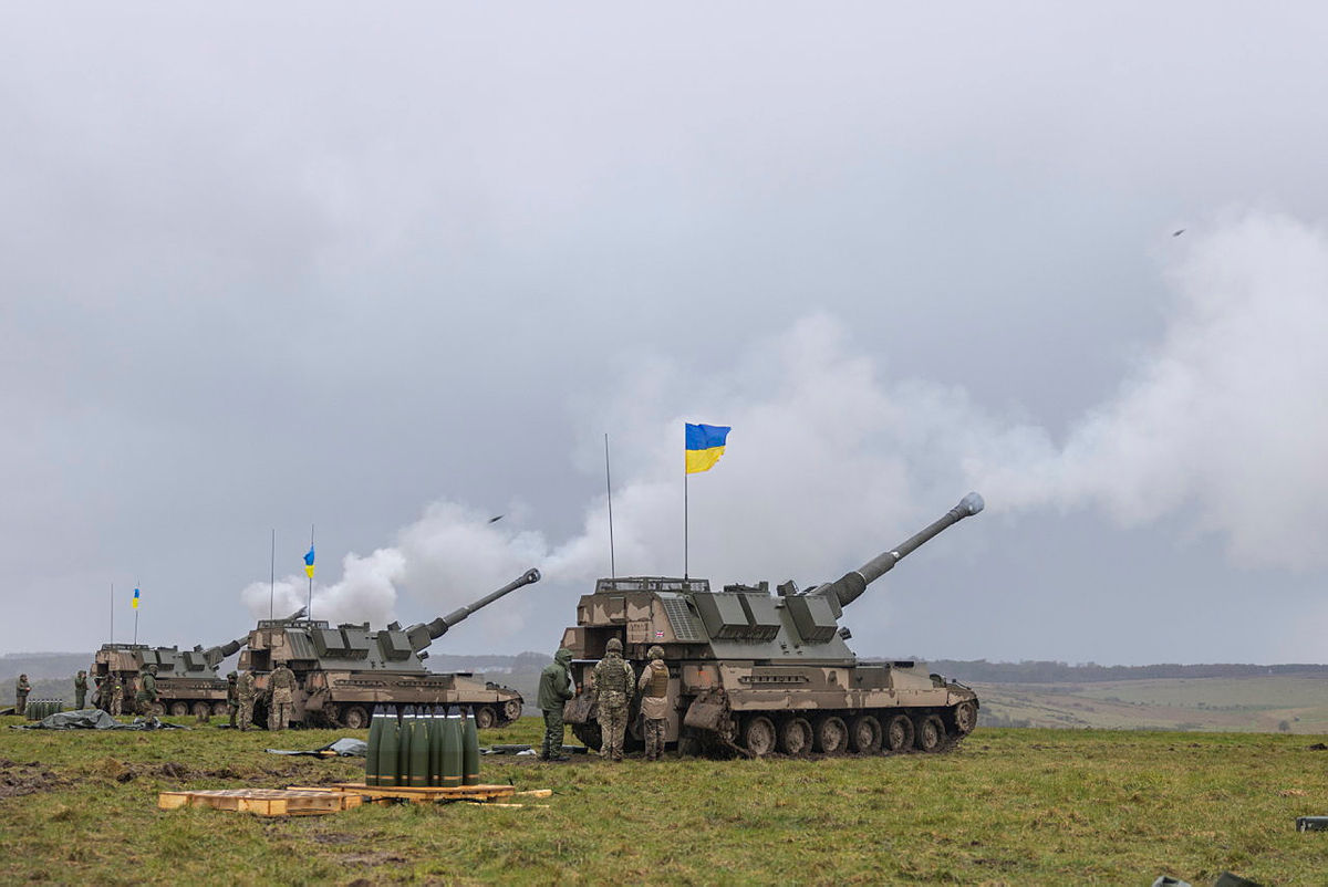 Illustrative photo: Ukrainian artillerymen training with AS90 self-propelled howitzers in the UK