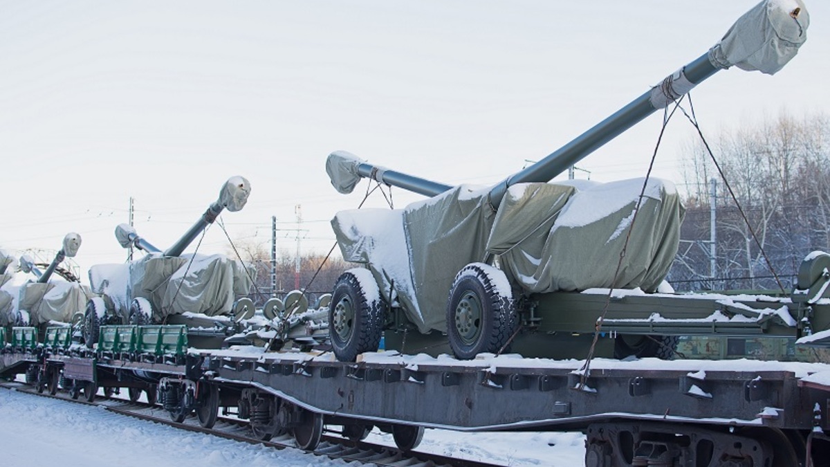 Defense Express / Echelon with russian Msta-B howitzers