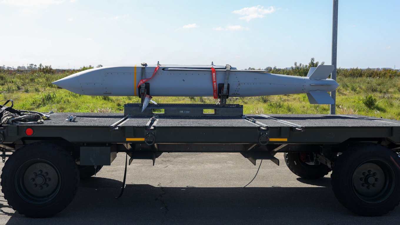 AGM-154 JSOW / News Hub / U.S. is Planning to Send AGM-154 JSOW to Ukraine But It's Not a Missile