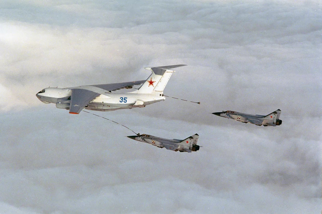 Illustrative photo: Il-78 air tanker refuels two MiG-31 aircraft