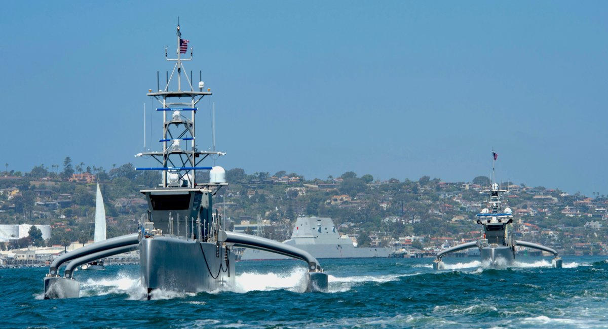 US Navy's Sea Hunter (SH1) and Seahawk (SH2) unmanned spacecraft, designed specifically for anti-submarine combat, during a US Navy research exercise in April 2021, Defense Express