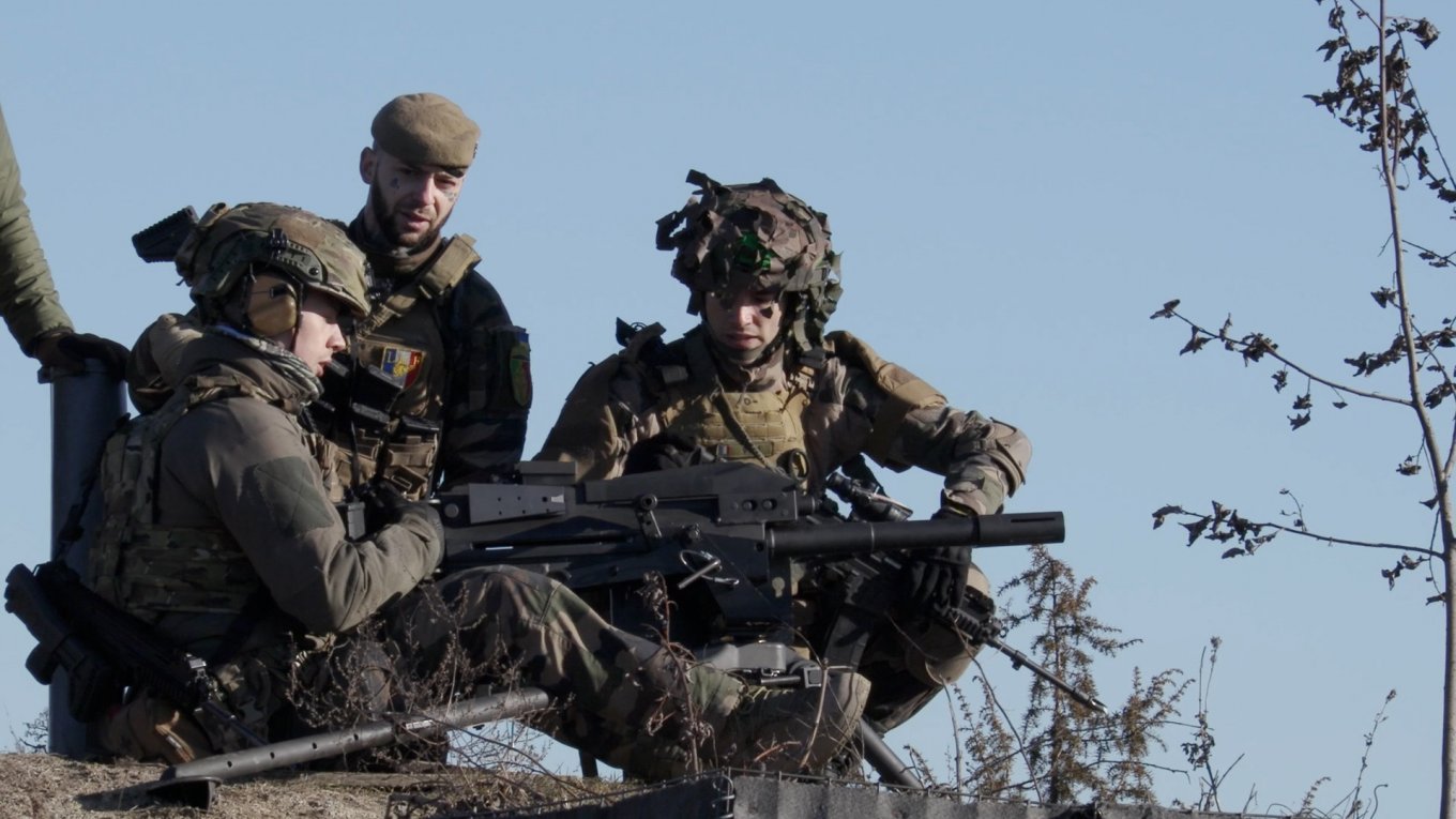 French Cook Fries russian Invaders with an American Grenade Launcher