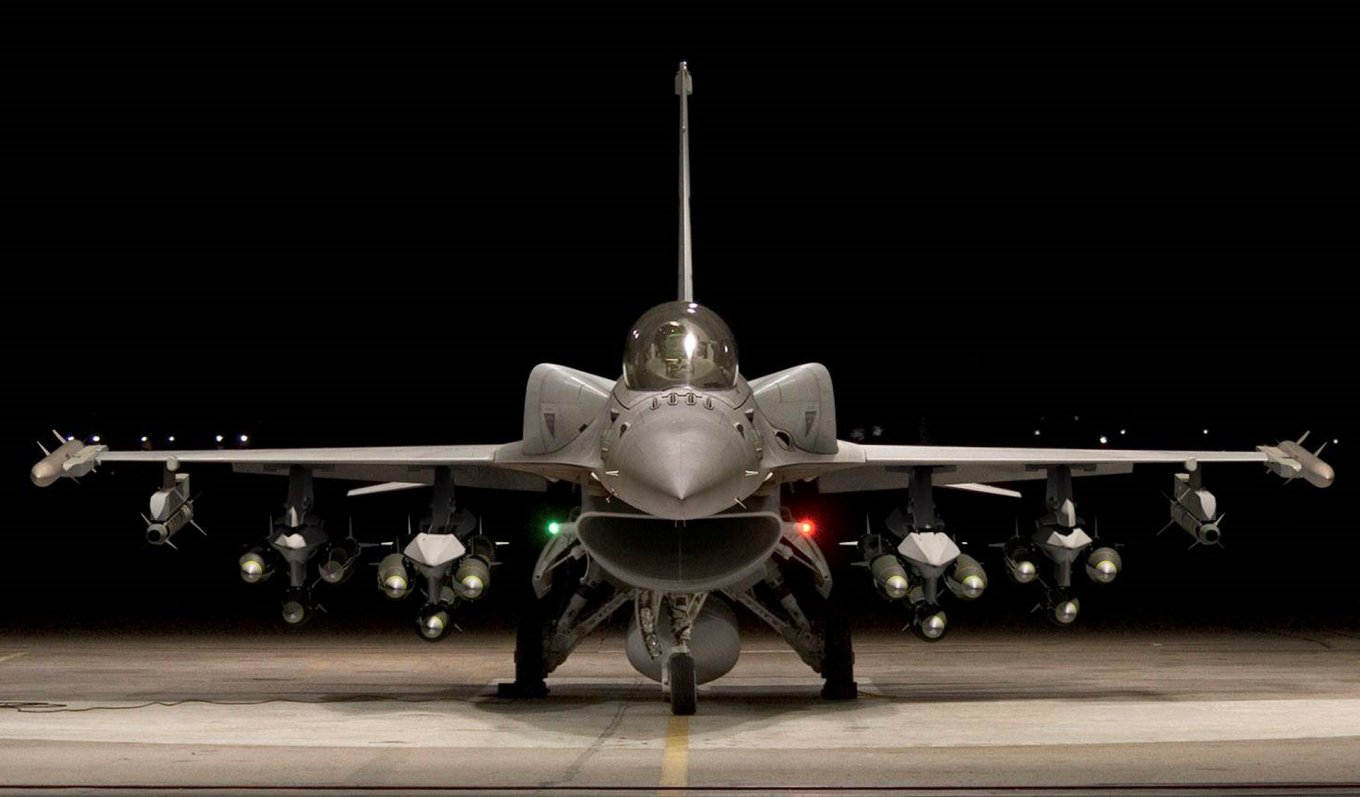 An F-16V in the beast mode / Defense Express / Why Ukraine's F-16s Take Only Four Missiles With Nine Hardpoints Available