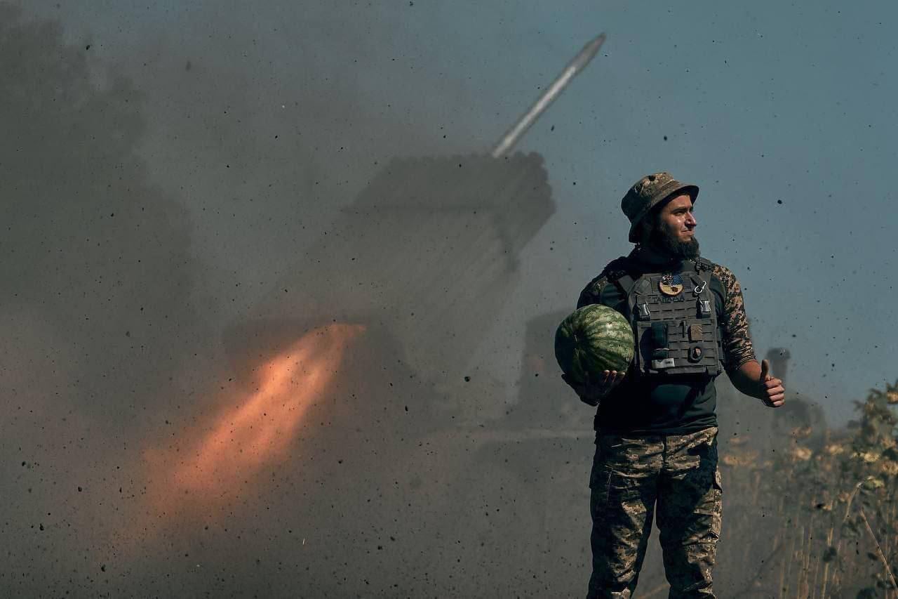 Ukrainian Grad MLRS firing on russian occupation army positions in somewhere in southern Ukraine
