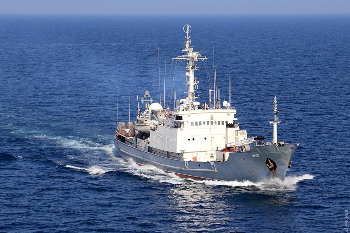 The Liman reconnaissance ship of the russian navy / Defense Express / Burning at Syria Coast For 4 Hours Straight, russian Scout Warship Kildin: Where Did It Come From