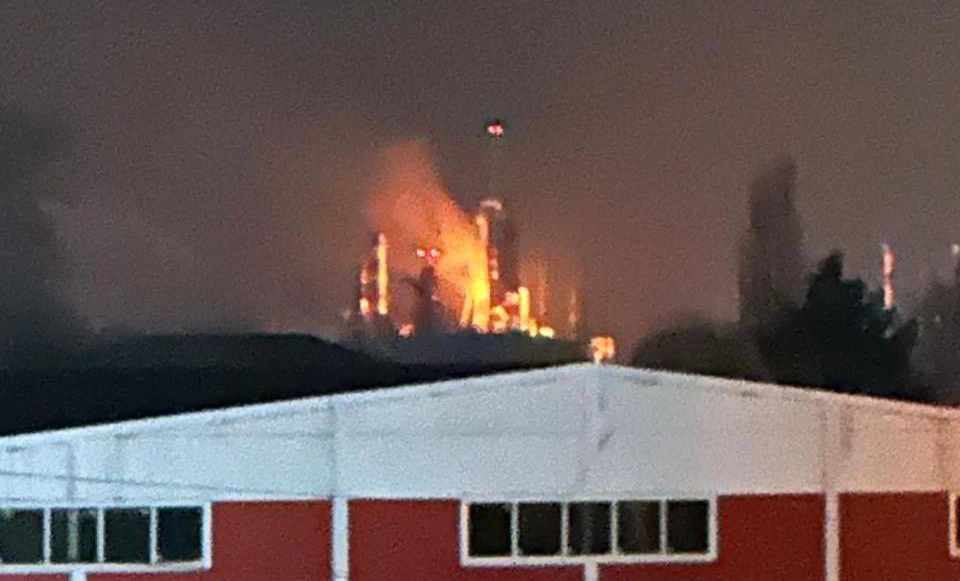 Reportedly, the Slavyansk ECO oil refinery in Slavyansk-on-Kuban on fire after Ukrainian drone attack / Defense Express / Not a Day Without russian Oil Refinery Burning: Even Small Plant Used to Make $1.75 Billion Yearly