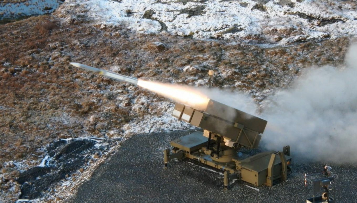 NASAMS firing an AMRAAM-ER missile