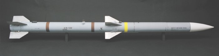 Tên lửa không đối không AIM-120C / Defense Express / Ukraine hợp tác với Hoa Kỳ về việc thay thế S-300 và R-27 là kết quả quan trọng nhất của cuộc họp Ramstein