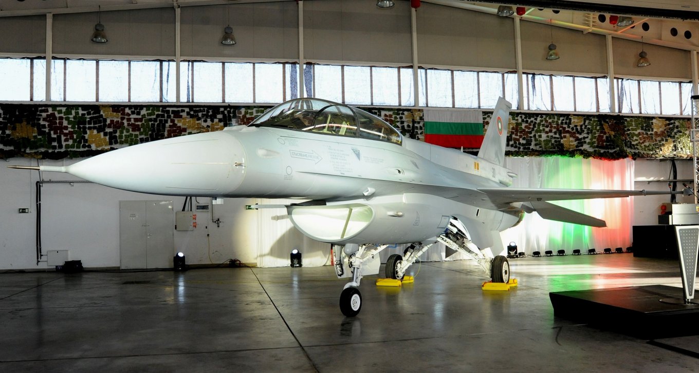 Bulgarian F-16 jet, number 313 Defense Express Cursed Jet? Bulgaria's F-16 Block 70 Aircraft Stumble at the Start