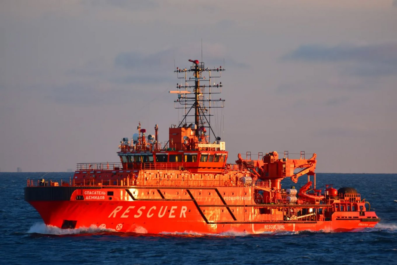 russian MPSV07 Vessel Violating the Law of War Struck by Ukrainian Drones (Video), Defense Express