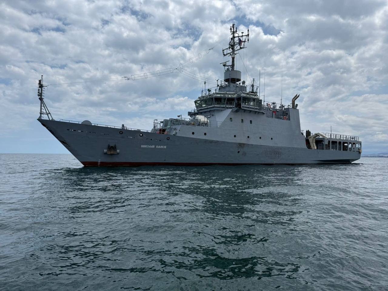 Nikolay Kamov helicopter trainer ship during sea trials in the summer of 2025 / Defense Express / Nikolay Kamov Enters Trials: New russian Corvette With Sole Purpose of Hosting Ka-52